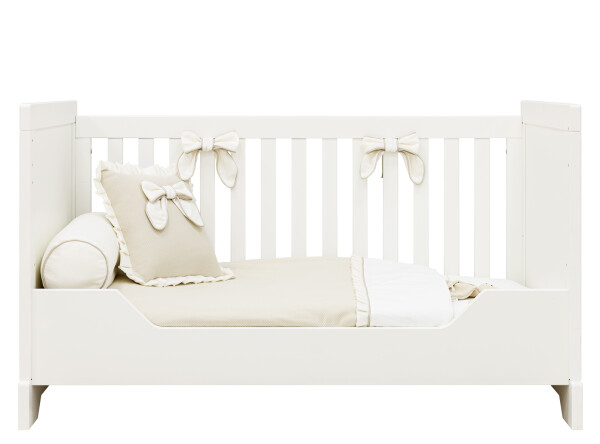 Oliver 3 piece nursery furniture set with bench bed Off White