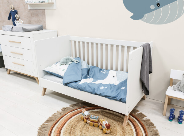 Fenna 2 piece nursery furniture set with bench bed White/Natural