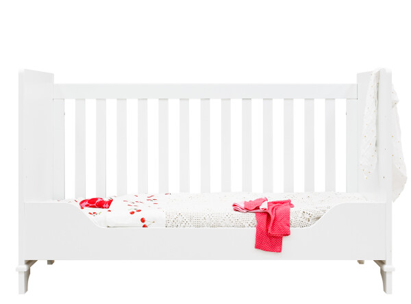 Charlotte 2 piece nursery furniture set with bench bed White