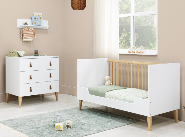 Indy 2 piece nursery furniture set with bench bed White/Natural