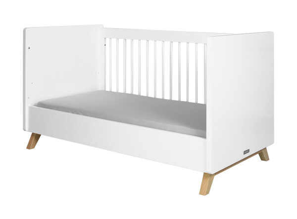 Lynn 3 piece nursery furniture set gripless with cot bed White/Natural